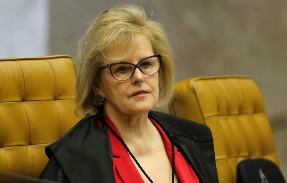 Ministra do STF dá 10 dias para Bolsonaro explicar indulto a Silveira