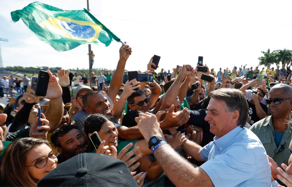 Sucesso dos programas sociais eleva popularidade de Bolsonaro