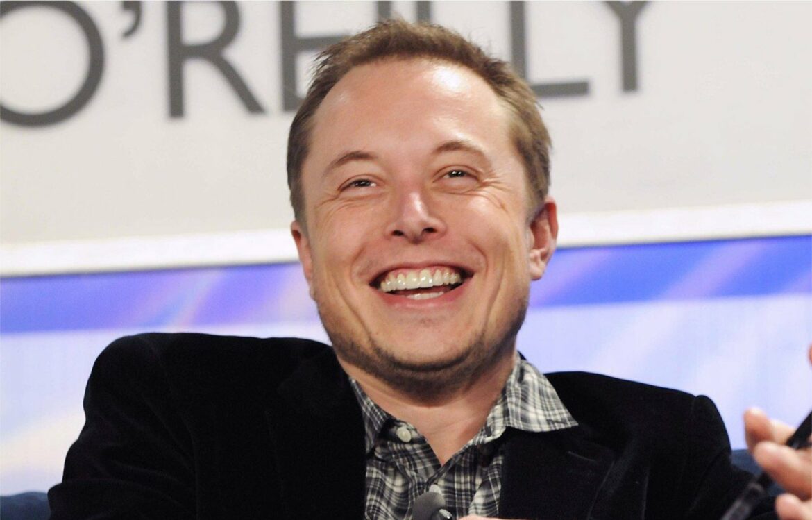 Homem mais rico do mundo, Elon Musk fecha acordo para comprar o Twitter