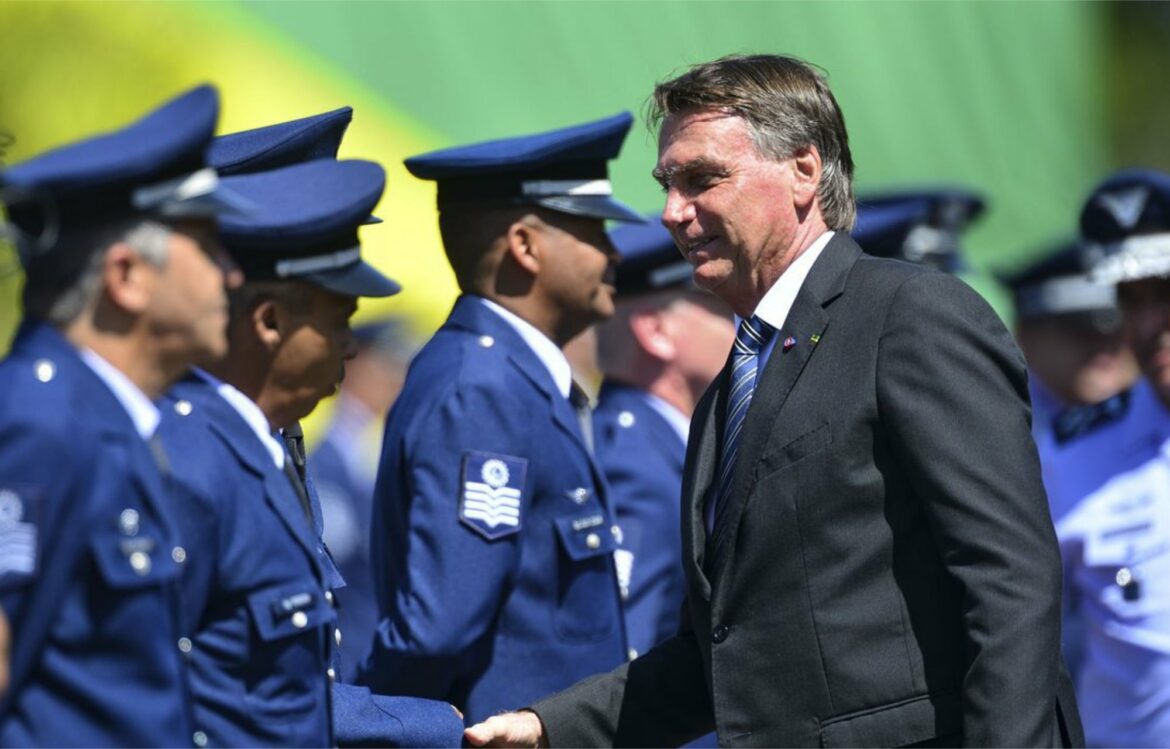 Bolsonaro participa de solenidade de graduação de sargentos da FAB