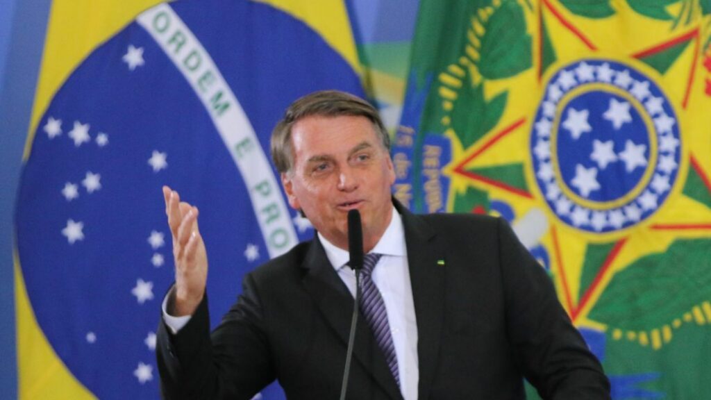 Bolsonaro impede taxação de compras por meio de aplicativos estrangeiros