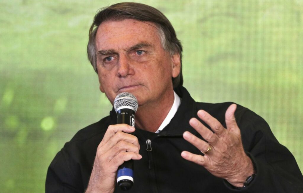 Bolsonaro vem ao Recife para acompanhar socorro às vítimas da chuva
