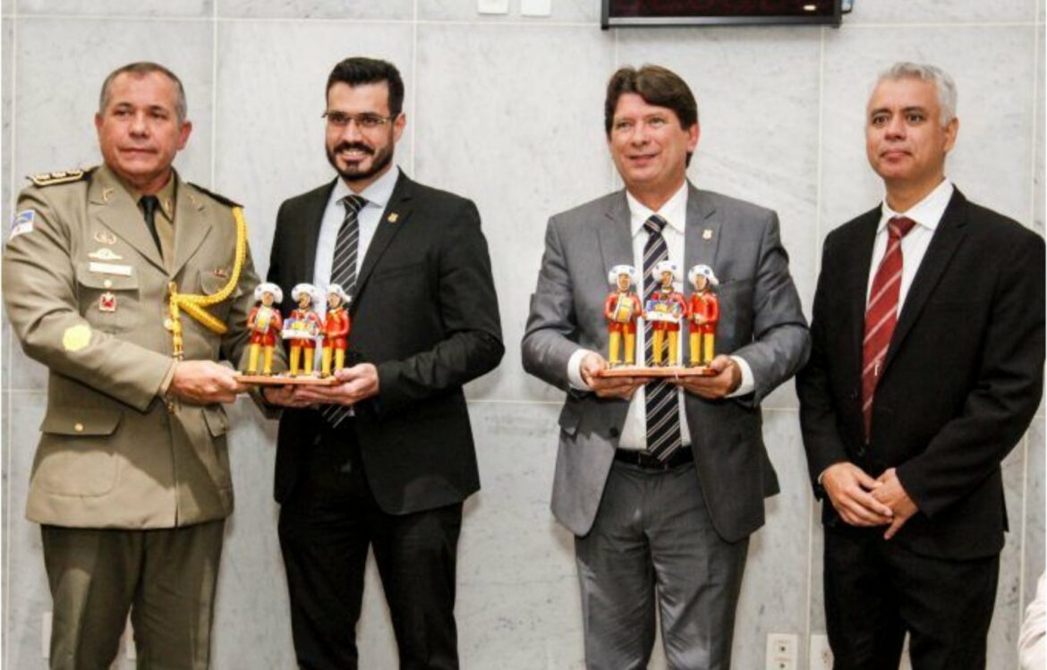 Chefe da PCPE e subcomandante-geral da PM recebem títulos de Cidadão Pernambucano