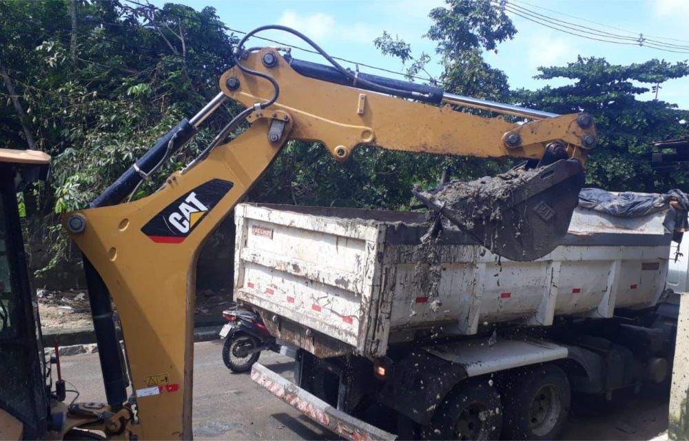 Mais de 220 profissionais atuam na limpeza da cidade de Olinda após efeitos da chuva