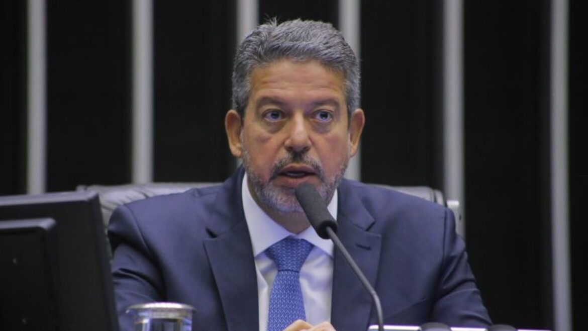 Lira defende renúncia imediata de presidente da Petrobras e taxação de lucros da empresa