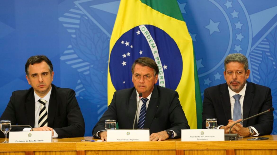 Bolsonaro propõe ressarcir estados que zerarem ICMS dos combustíveis