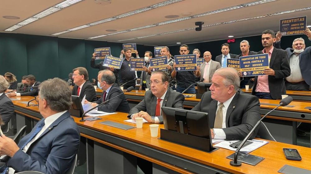 Comissão aprova parecer de Augusto Coutinho e rejeita autosserviço nos postos de combustíveis