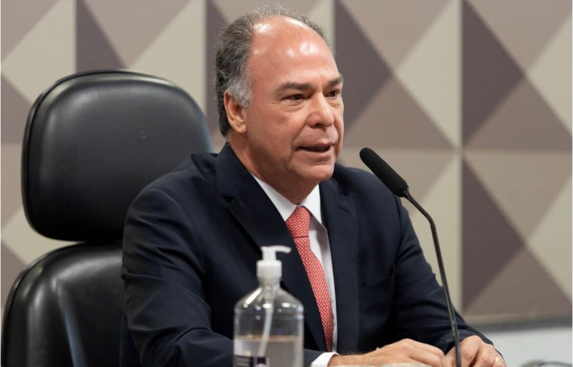 Fernando Bezerra Coelho anuncia que PEC vai ampliar vale-gás e zerar fila do Auxílio Brasil