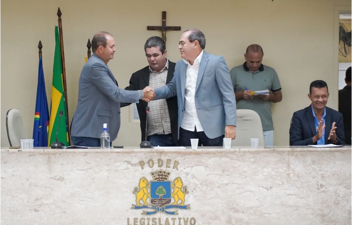 Prefeito Mano visita a Câmara do Jaboatão e faz balanço das ações em apoio às vítimas das chuvas