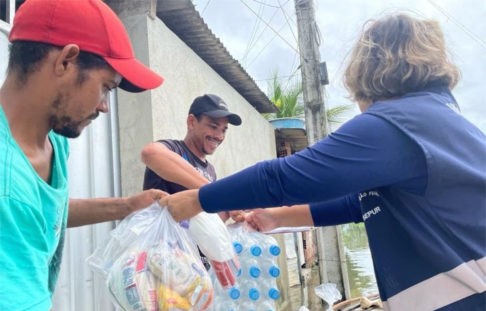 Prefeitura do Jaboatão entrega cestas básicas às vítimas das chuvas