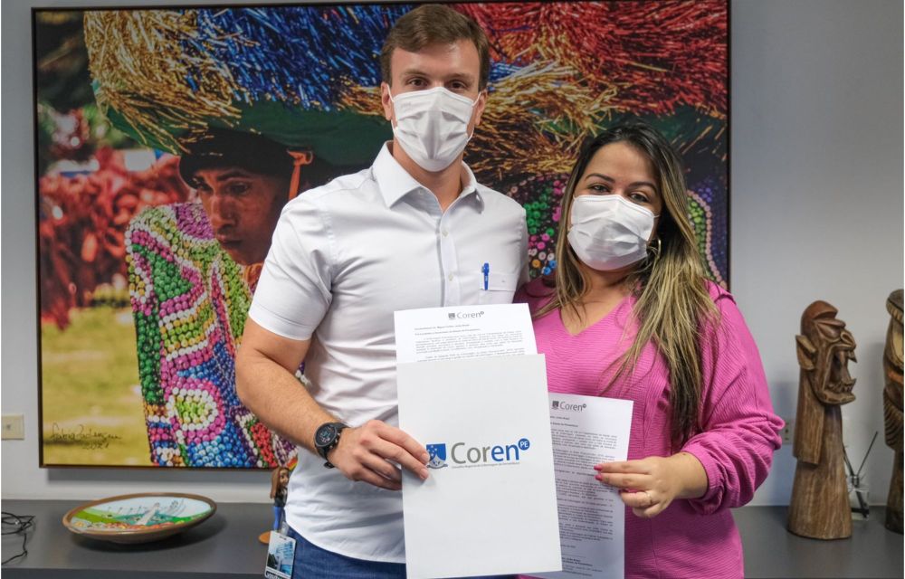 Enfermagem: Miguel Coelho assina carta-compromisso de valorização de enfermeiros, técnicos e auxiliares