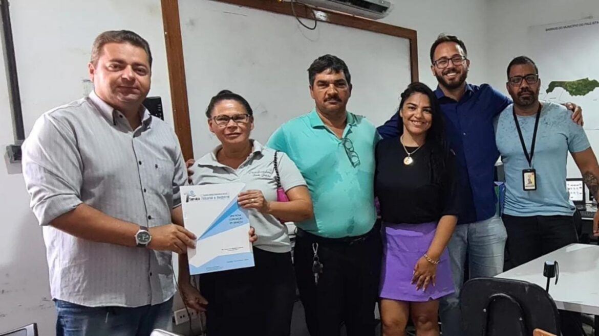 Paulista entrega novas Escrituras Públicas para moradores do município