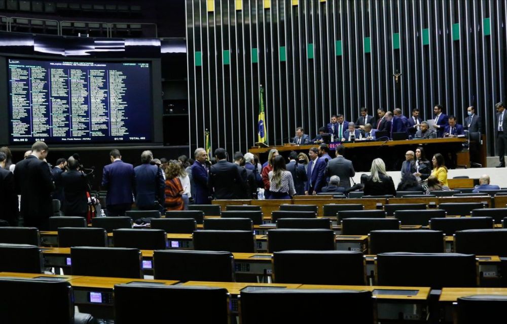 Câmara conclui votação em primeiro turno da PEC dos benefícios sociais