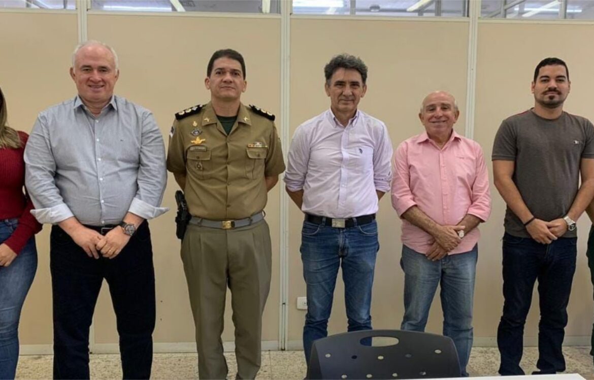 Secretaria de Desenvolvimento Econômico recebe visita de novo comando da Polícia Militar em Paulista