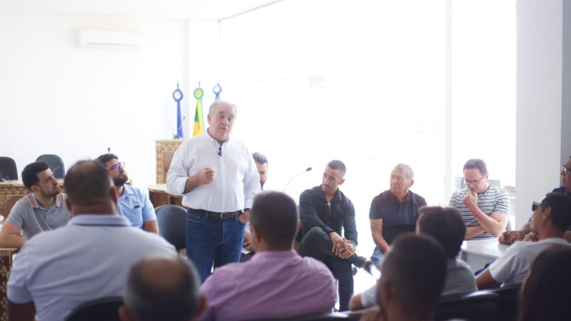 População e lideranças políticas prestigiam Augusto Coutinho no Sertão