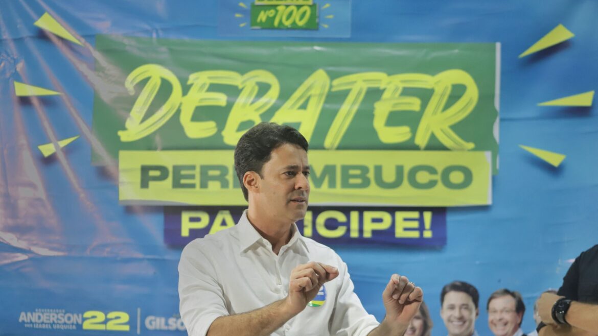 Anderson realiza centésimo debate da campanha durante agenda em Caruaru