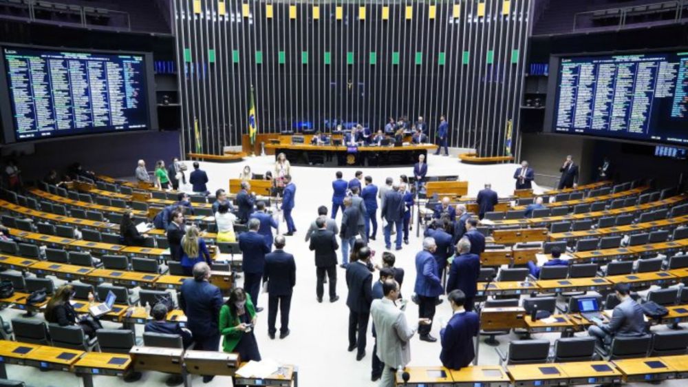 Registro de candidaturas bate recorde e mais de 10 mil disputam vaga de deputado federal