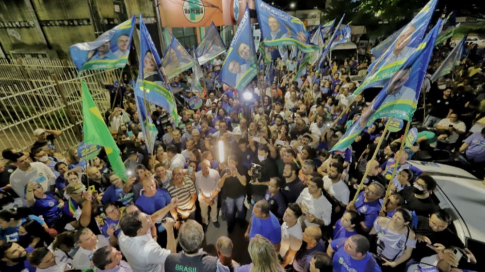 Anderson inicia campanha em casa, no Jaboatão, com grande caminhada em Cajueiro Seco