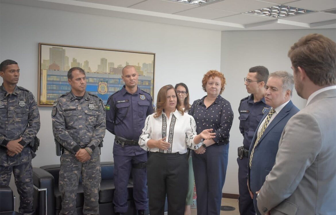 Prefeita do Ipojuca assina acordo de cooperação com a PF para armamento da Guarda Municipal