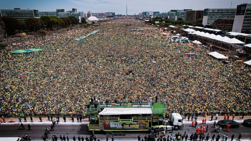 Bolsonaro discursou para multidão incomensurável em Brasília no 7 de Setembro