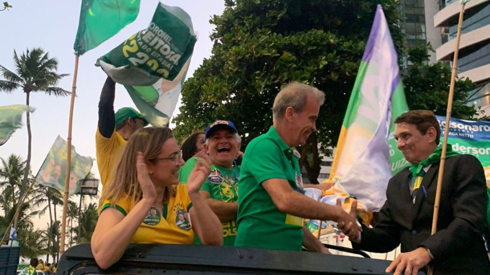 Coronel Feitosa apoia Bolsonaro em ato na Avenida Boa Viagem