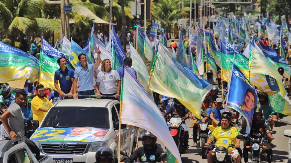 Anderson leva cores da bandeira do Brasil para as ruas do Recife