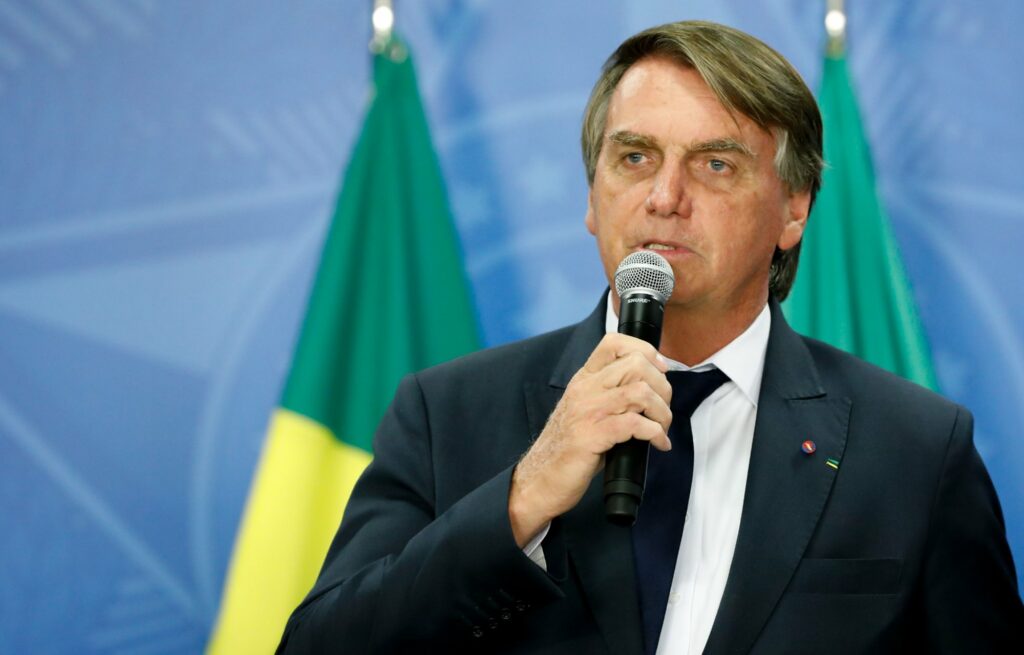Bolsonaro anuncia nova redução da gasolina no Brasil