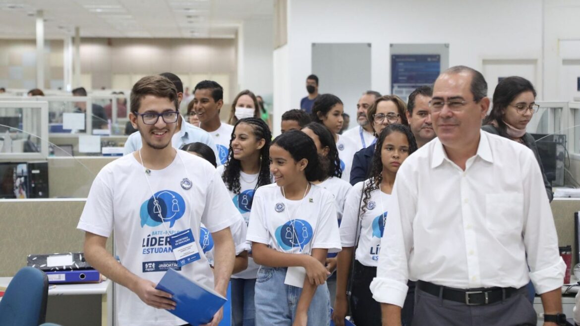 Estudantes se tornam prefeito, vice e secretários da Prefeitura do Jaboatão por um dia