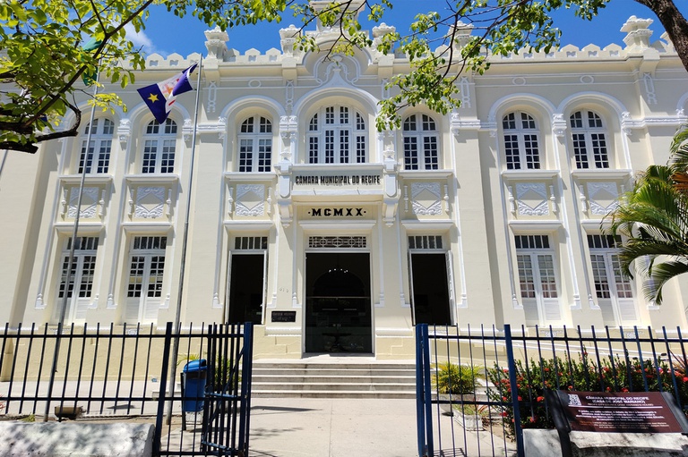Câmara Municipal do Recife empossa três novos vereadores