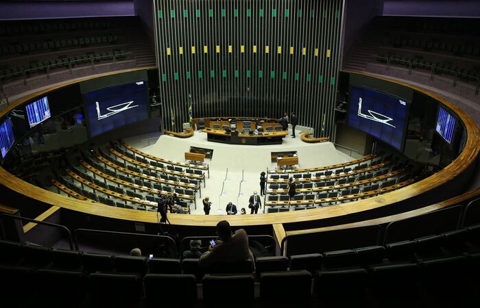 Sem acordo votação da PEC da reforma tributária é adiada na Câmara