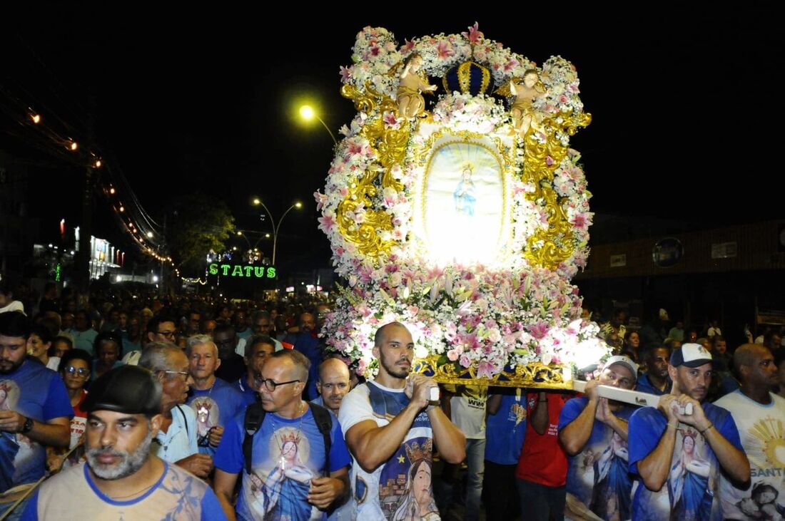 Milhares de fiéis acompanham início da Festa do Morro da Conceição