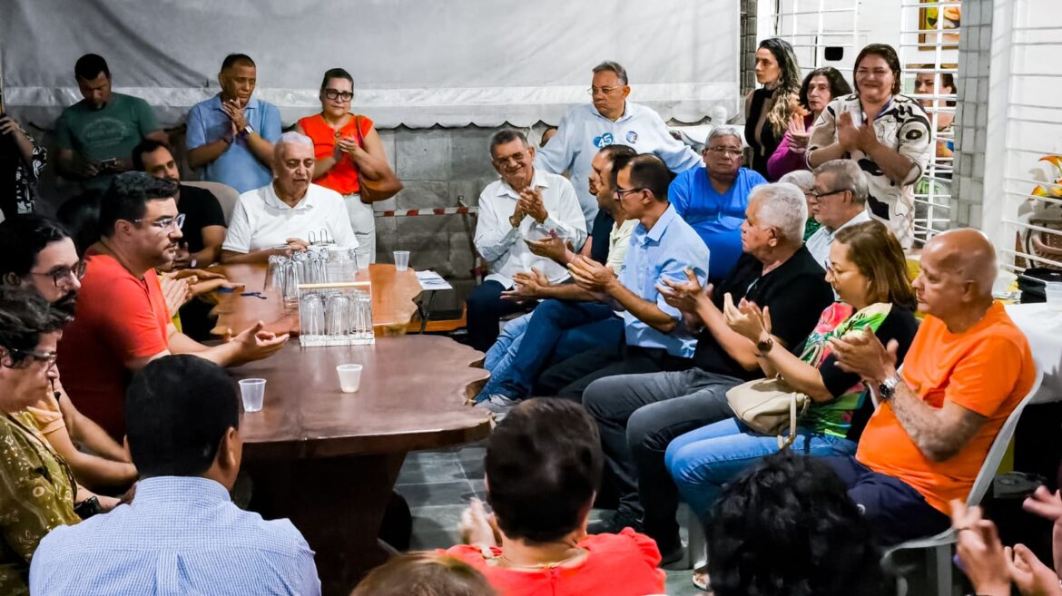 Ramos reúne educadores para apresentar programa de governo