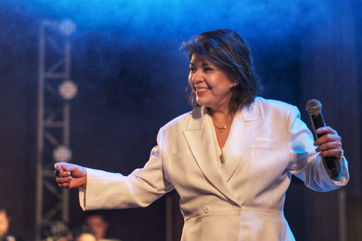 Roberta Miranda chega ao Recife, dia 09 de maio, com seu novo show, Infinito, no Teatro Guararapes.