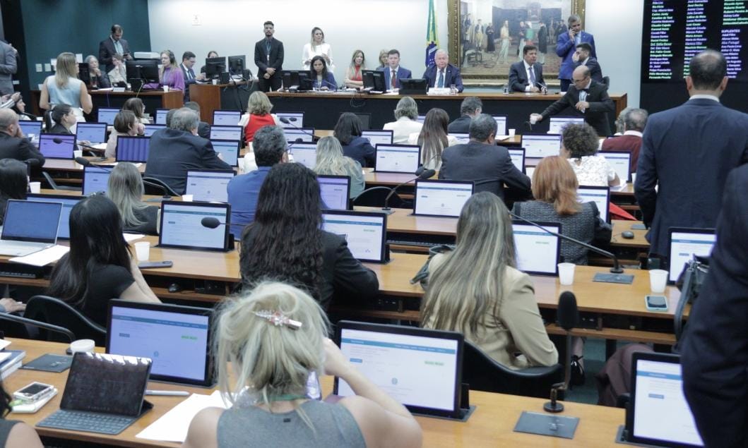 PEC da Segurança é aprovada na CCJ e segue para Comissão Especial