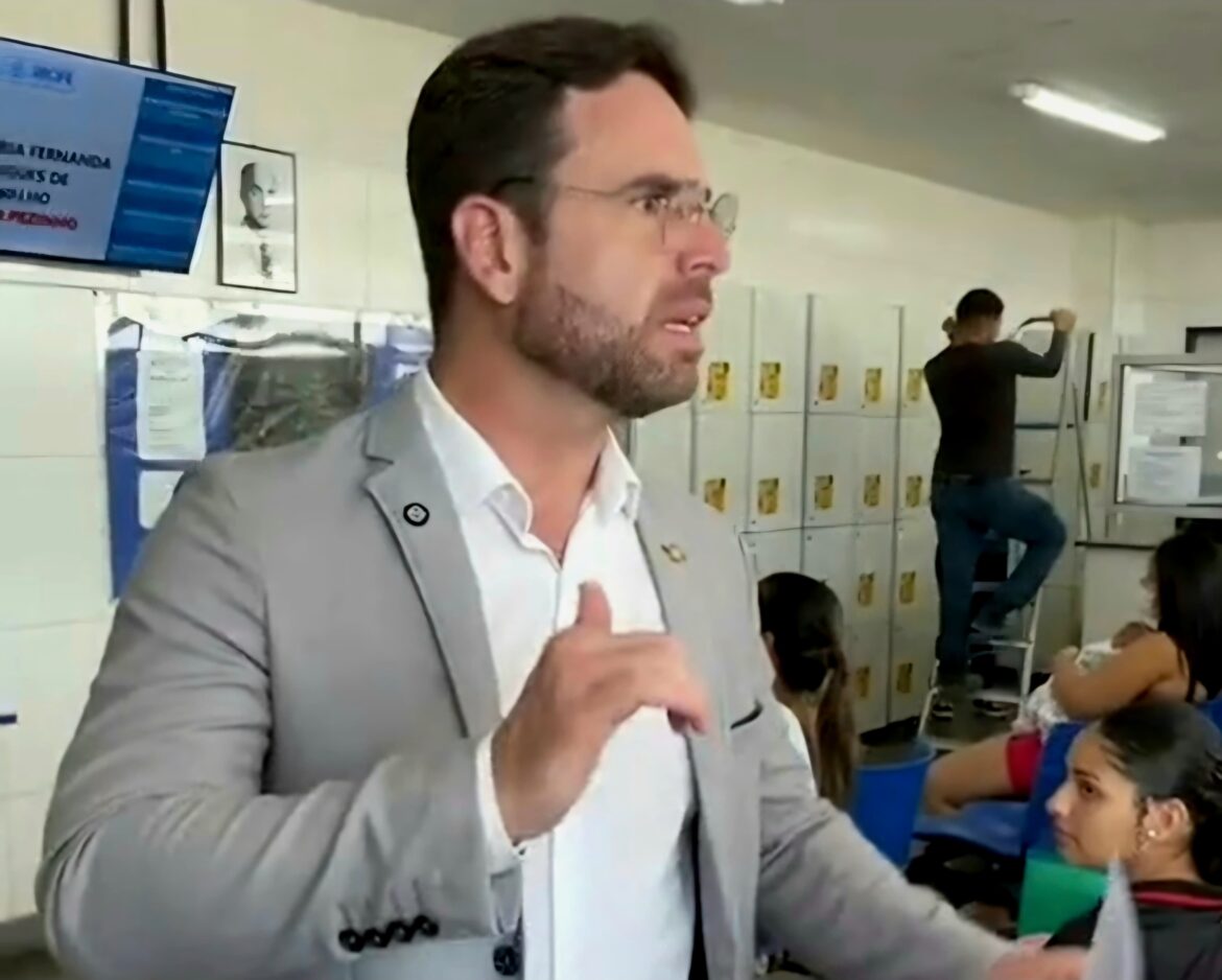 EDUARDO MOURA FLAGRA GRAVES RISCOS SANITÁRIOS EM MATERNIDADE DO RECIFE. PACIENTE IDOSO COM SUSPEITA DE TUBERCULOSE ESTAVA AO LADO DE RECÉM-NASCIDOS