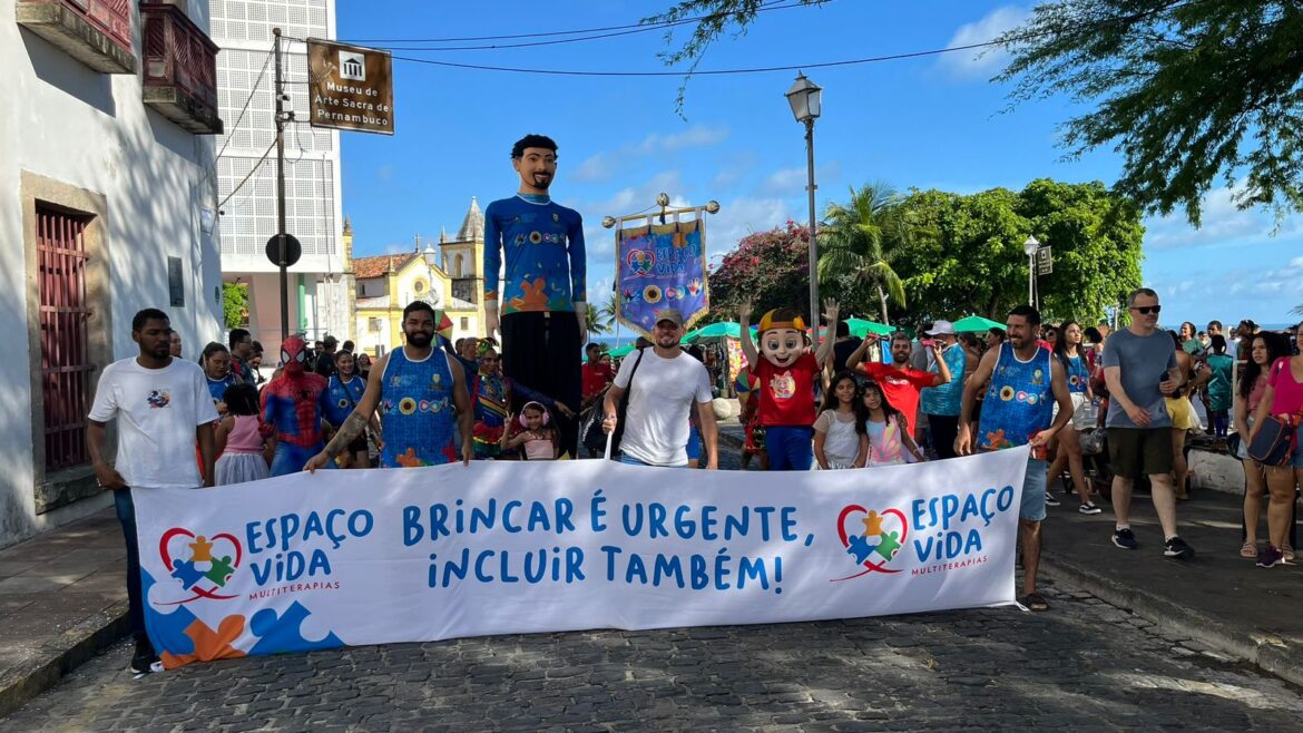 Terceiredição do Bloco Espaço Vida Multiterapias leva inclusão para as ladeiras de Olinda