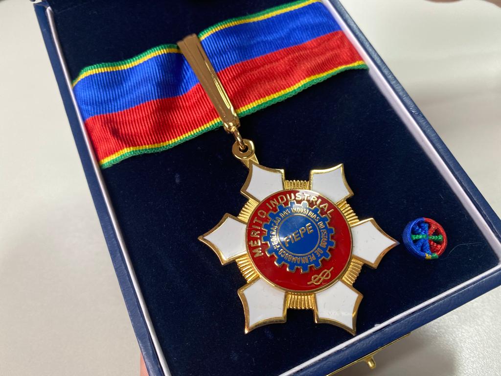 FIEPE realiza cerimônia de entrega da Medalha do Mérito Industrial e da Ordem do Mérito Industrial da CNI