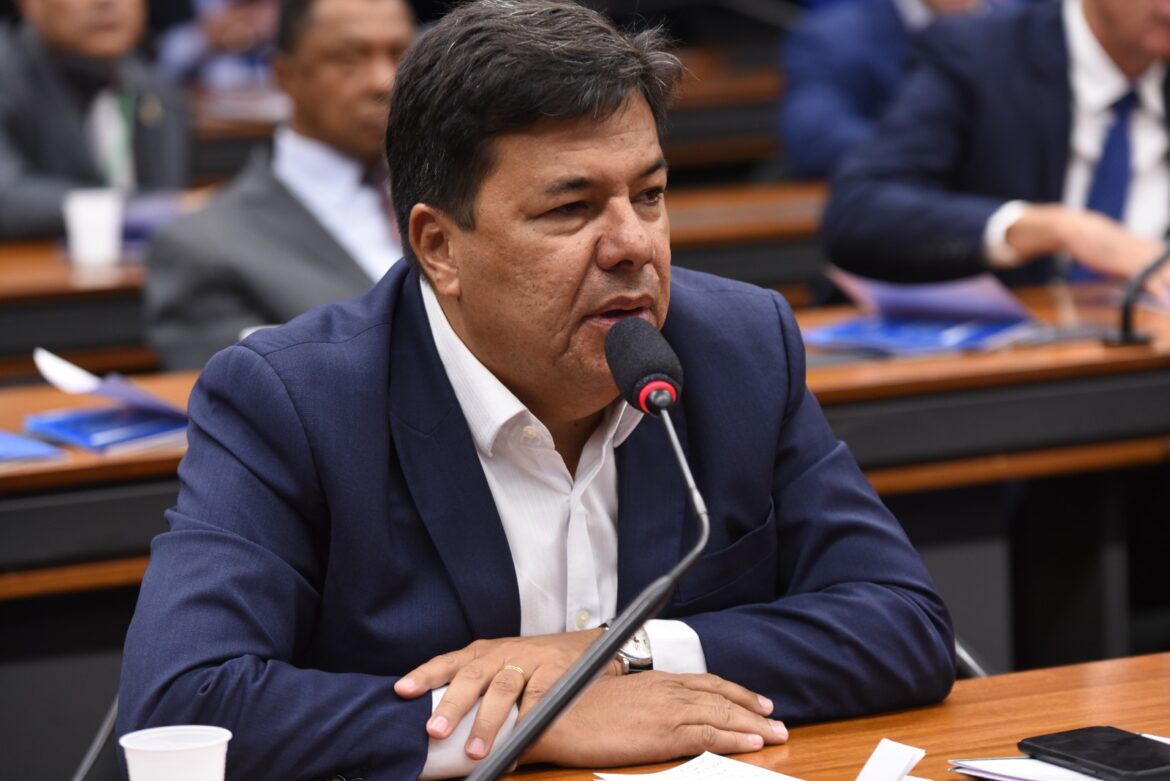 Mendonça aciona Ministério Público para apurar possível uso político de servidores da Prefeitura do Recife em protestos contra o Governo de Pernambuco
