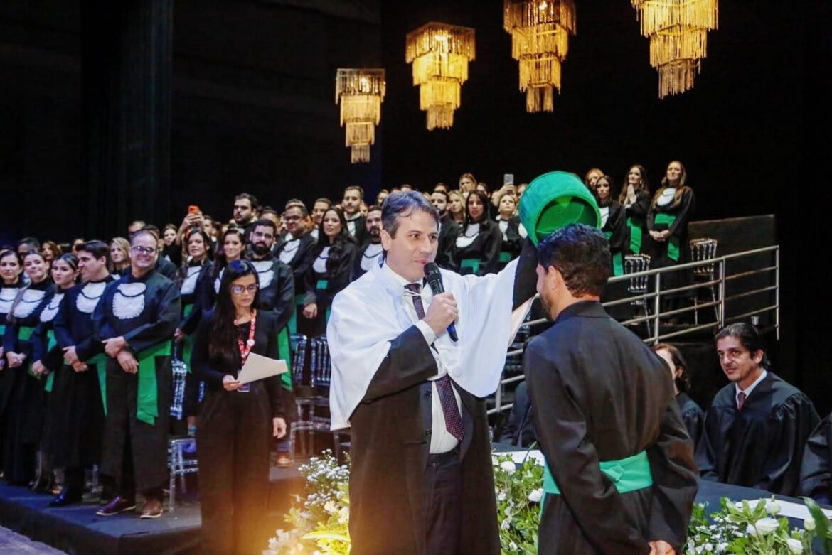 Vereador Ricardo Souza vai homenagear FMO pelos mais de 1.100 médicos formados